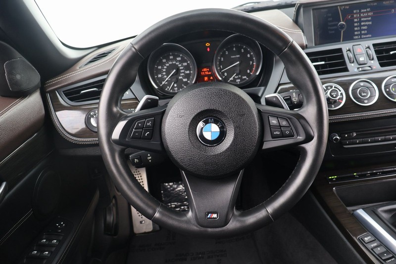 BMW Z3 Vehicle Full-screen Gallery Image 23