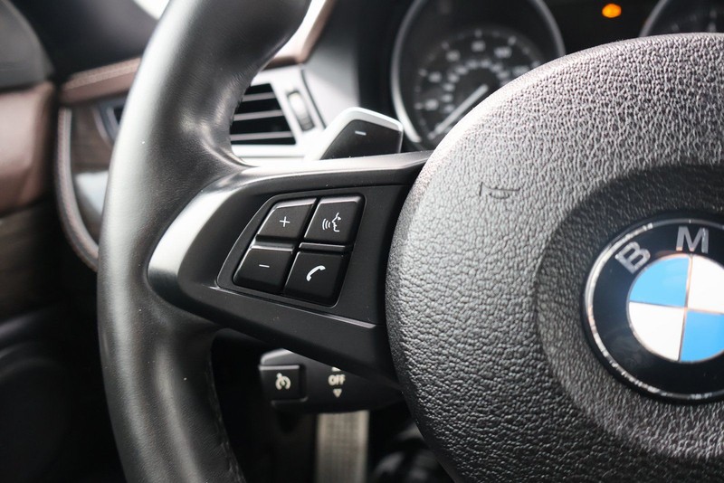 BMW Z3 Vehicle Full-screen Gallery Image 24