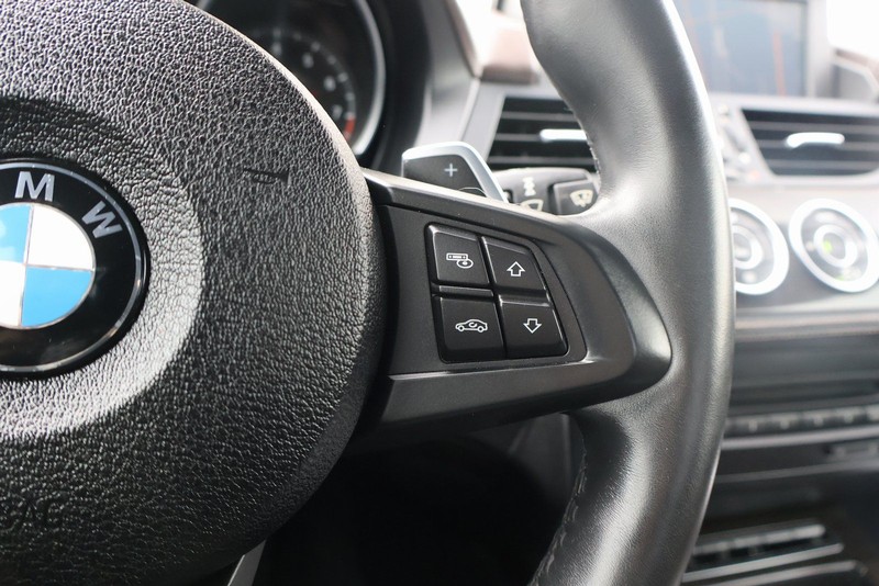 BMW Z3 Vehicle Full-screen Gallery Image 25