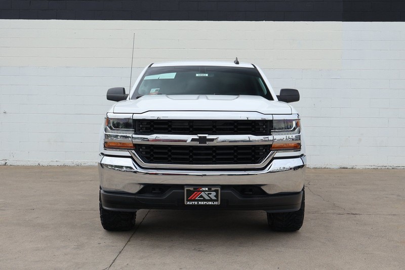 Chevrolet Silverado 1500 Vehicle Full-screen Gallery Image 02