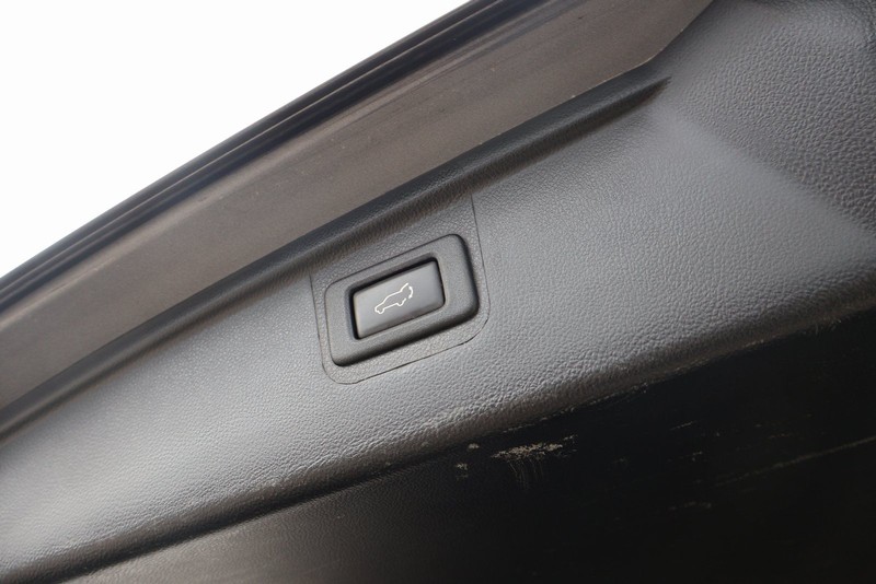 Subaru Outback Vehicle Full-screen Gallery Image 09
