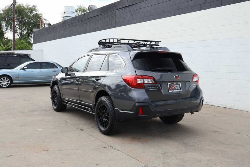 Subaru Outback Vehicle Full-screen Gallery Image 10