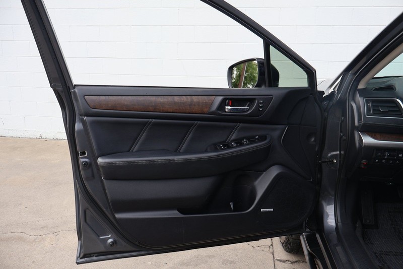 Subaru Outback Vehicle Full-screen Gallery Image 16