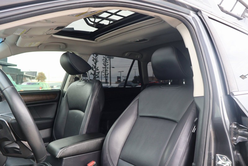 Subaru Outback Vehicle Full-screen Gallery Image 19