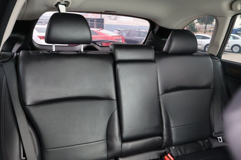 Subaru Outback Vehicle Full-screen Gallery Image 23