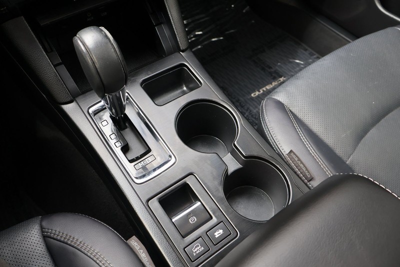 Subaru Outback Vehicle Full-screen Gallery Image 34