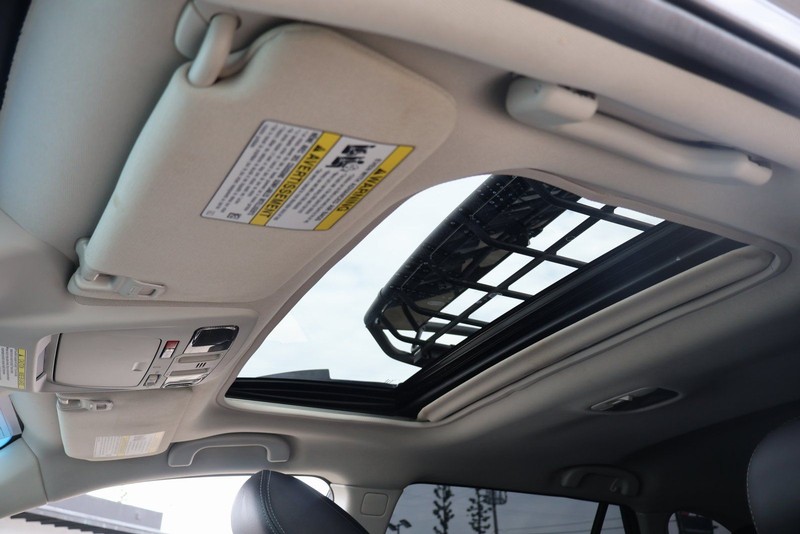 Subaru Outback Vehicle Full-screen Gallery Image 36