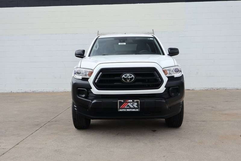 Toyota Tacoma 2WD Vehicle Full-screen Gallery Image 03