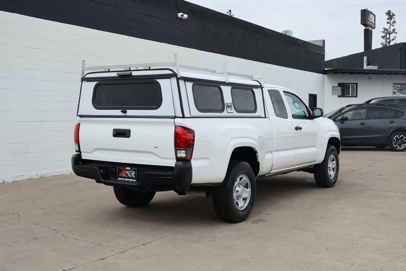 Toyota Tacoma 2WD Vehicle Full-screen Gallery Image 05