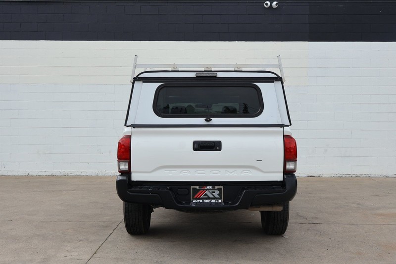 Toyota Tacoma 2WD Vehicle Full-screen Gallery Image 06