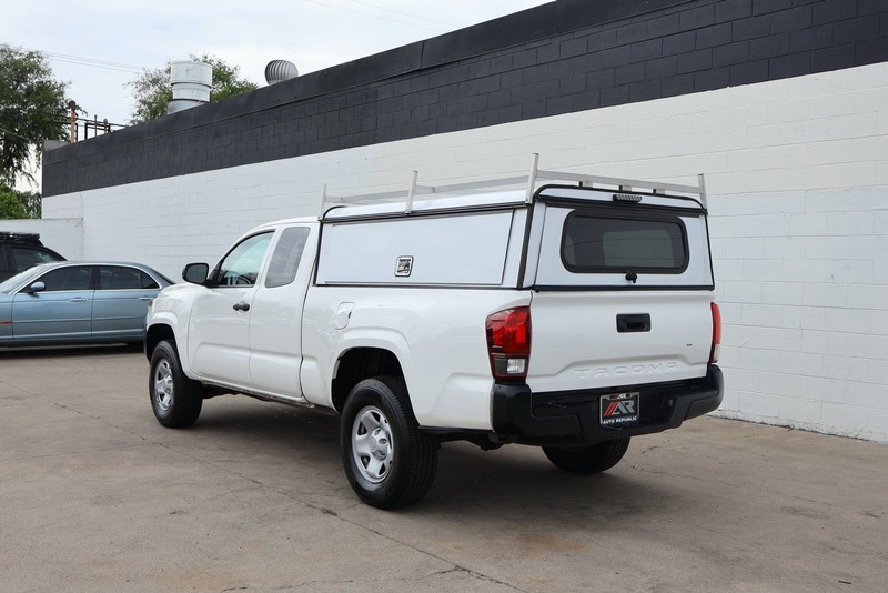 Toyota Tacoma 2WD Vehicle Full-screen Gallery Image 09