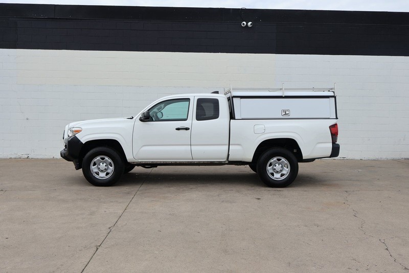 Toyota Tacoma 2WD Vehicle Full-screen Gallery Image 10