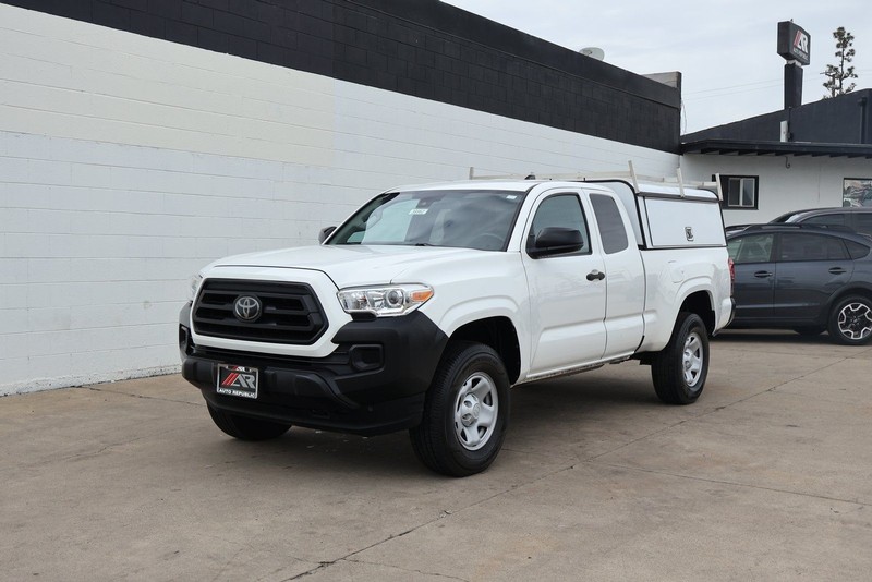 Toyota Tacoma 2WD Vehicle Full-screen Gallery Image 11