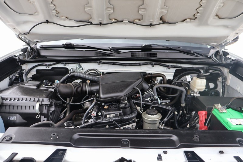 Toyota Tacoma 2WD Vehicle Full-screen Gallery Image 13