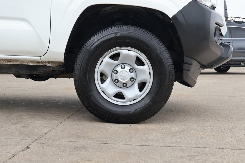 Toyota Tacoma 2WD Vehicle Full-screen Gallery Image 14