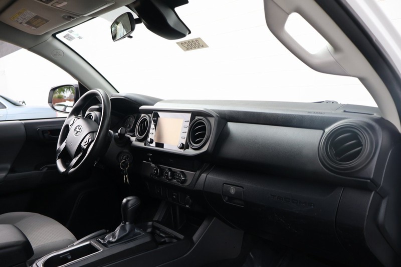 Toyota Tacoma 2WD Vehicle Full-screen Gallery Image 19