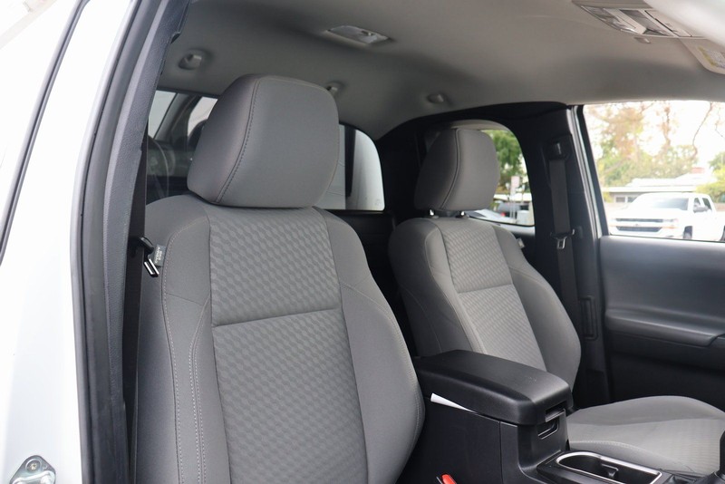 Toyota Tacoma 2WD Vehicle Full-screen Gallery Image 20