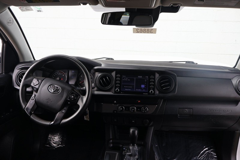 Toyota Tacoma 2WD Vehicle Full-screen Gallery Image 22