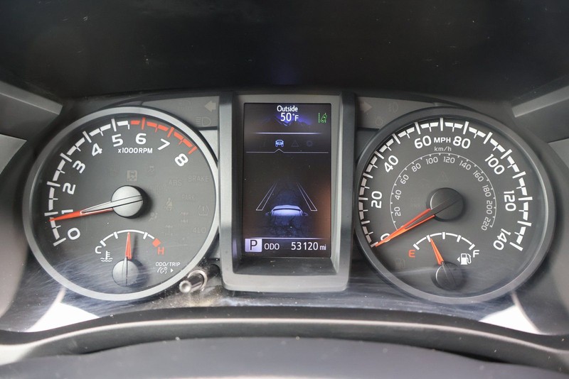 Toyota Tacoma 2WD Vehicle Full-screen Gallery Image 23