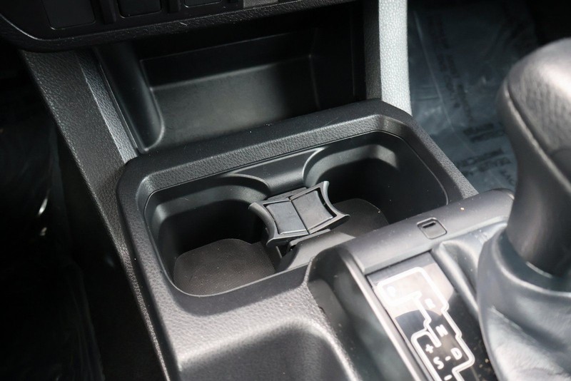 Toyota Tacoma 2WD Vehicle Full-screen Gallery Image 30