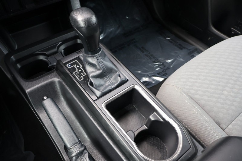 Toyota Tacoma 2WD Vehicle Full-screen Gallery Image 31