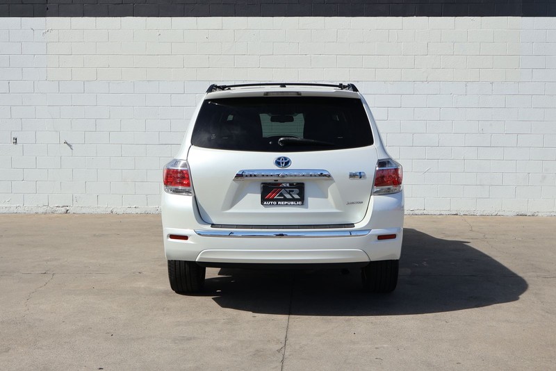 Toyota Highlander Hybrid Vehicle Full-screen Gallery Image 06