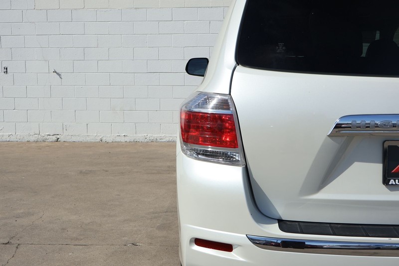 Toyota Highlander Hybrid Vehicle Full-screen Gallery Image 07