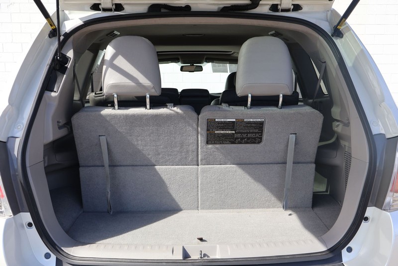 Toyota Highlander Hybrid Vehicle Full-screen Gallery Image 08