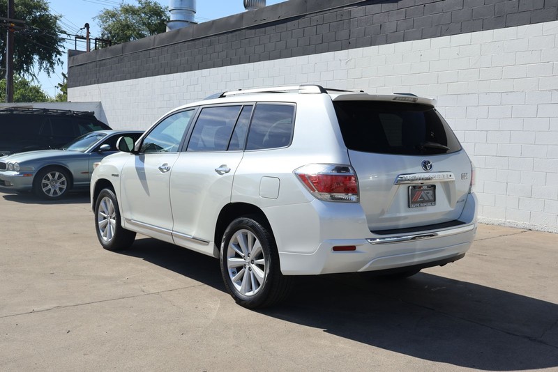 Toyota Highlander Hybrid Vehicle Full-screen Gallery Image 09
