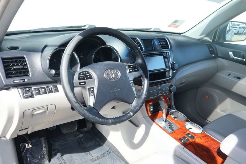 Toyota Highlander Hybrid Vehicle Full-screen Gallery Image 16