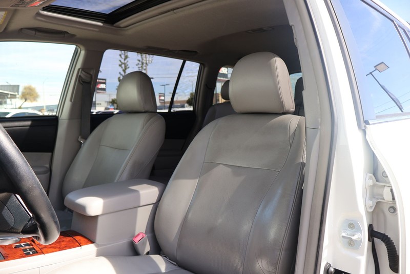 Toyota Highlander Hybrid Vehicle Full-screen Gallery Image 17