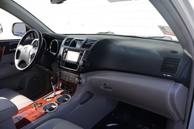 Toyota Highlander Hybrid Vehicle Full-screen Gallery Image 19
