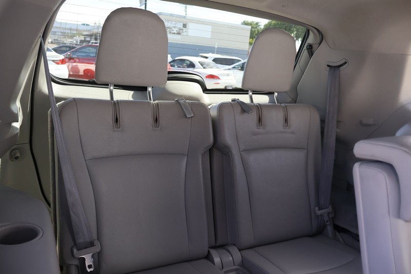 Toyota Highlander Hybrid Vehicle Full-screen Gallery Image 22