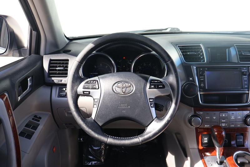Toyota Highlander Hybrid Vehicle Full-screen Gallery Image 26