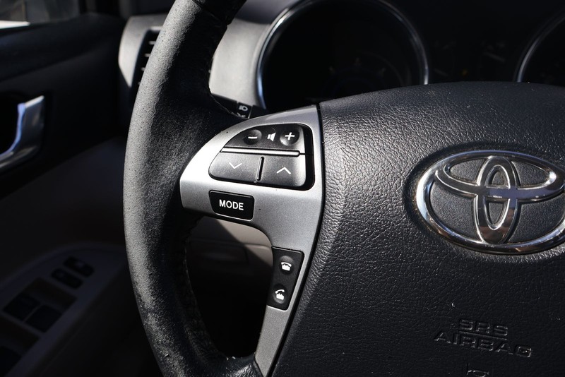 Toyota Highlander Hybrid Vehicle Full-screen Gallery Image 27