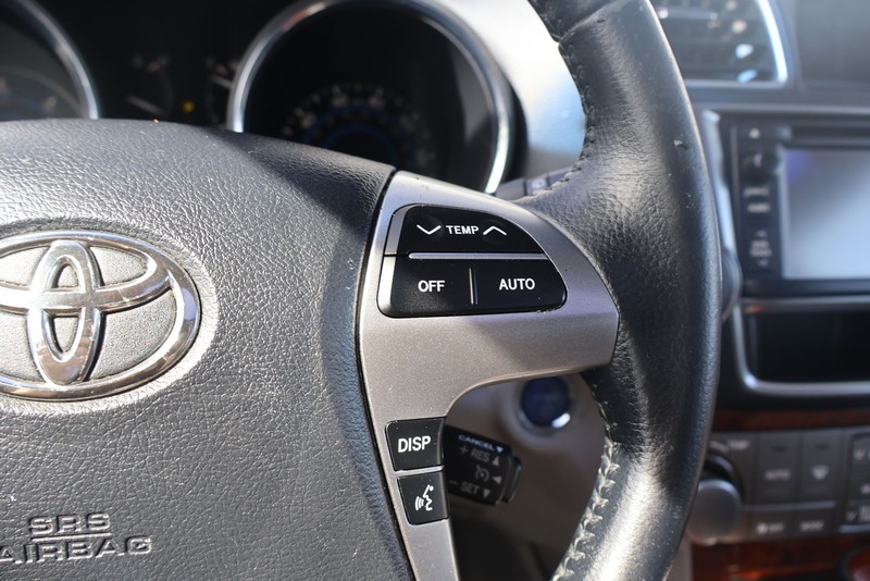 Toyota Highlander Hybrid Vehicle Full-screen Gallery Image 28