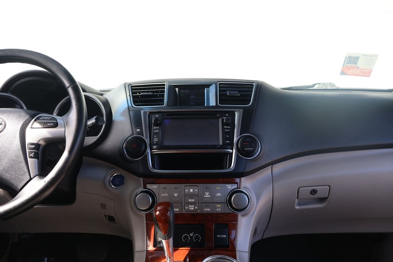 Toyota Highlander Hybrid Vehicle Full-screen Gallery Image 29