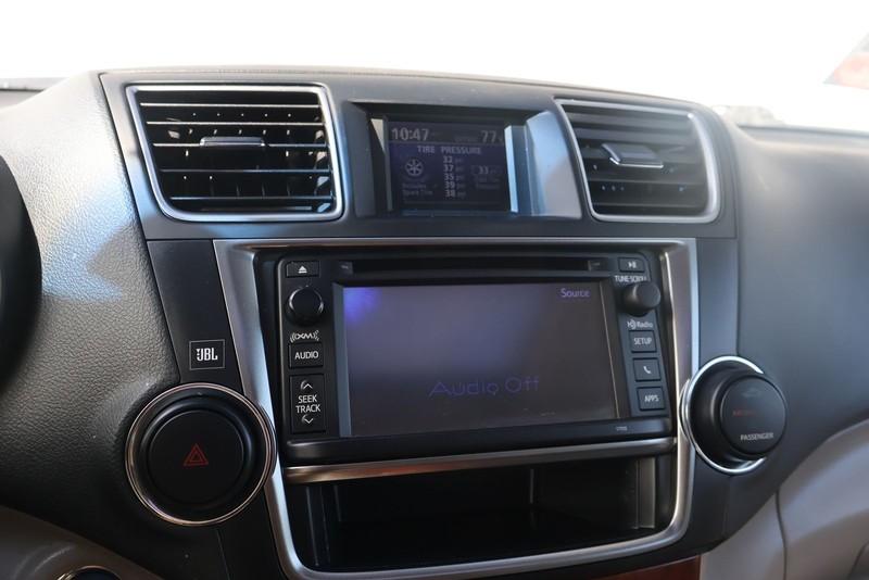 Toyota Highlander Hybrid Vehicle Full-screen Gallery Image 30