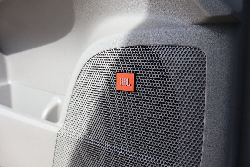 Toyota Highlander Hybrid Vehicle Full-screen Gallery Image 34