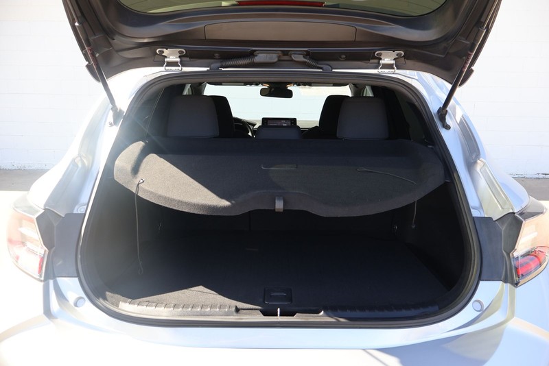 Toyota Corolla Hatchback Vehicle Full-screen Gallery Image 06