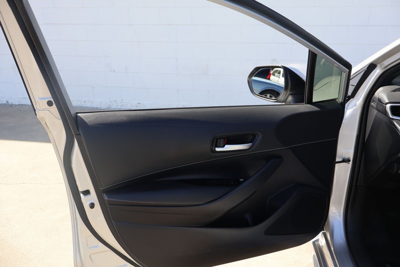 Toyota Corolla Hatchback Vehicle Full-screen Gallery Image 12