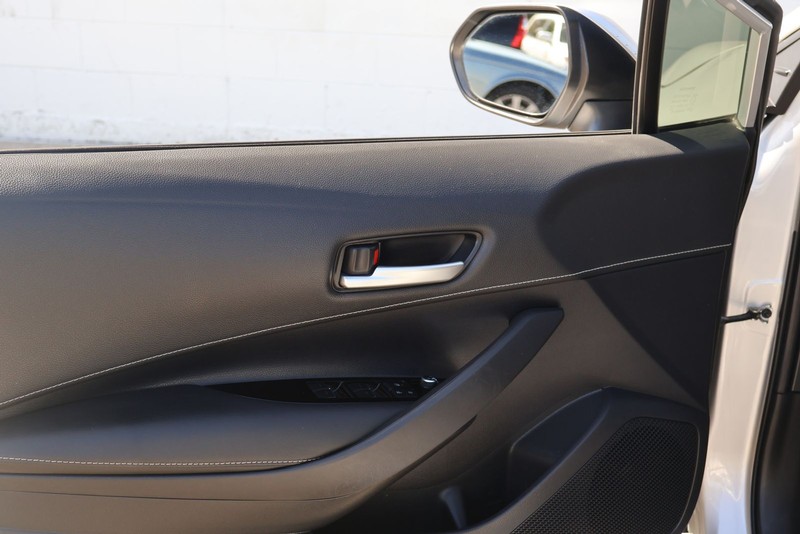 Toyota Corolla Hatchback Vehicle Full-screen Gallery Image 13