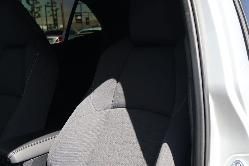 Toyota Corolla Hatchback Vehicle Full-screen Gallery Image 16