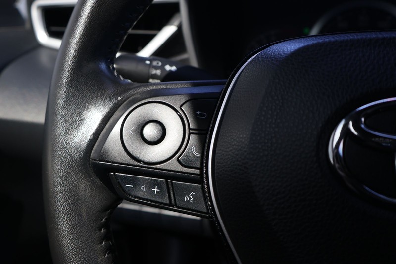 Toyota Corolla Hatchback Vehicle Full-screen Gallery Image 23