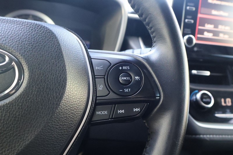 Toyota Corolla Hatchback Vehicle Full-screen Gallery Image 24