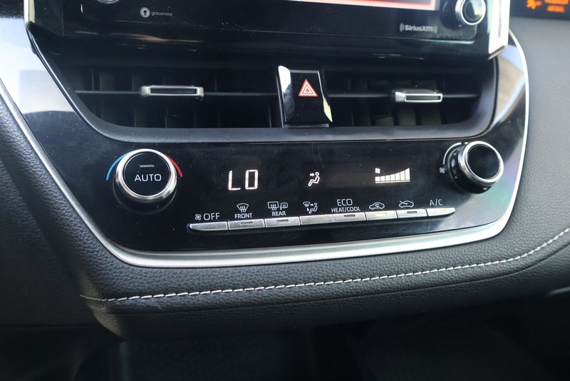 Toyota Corolla Hatchback Vehicle Full-screen Gallery Image 28