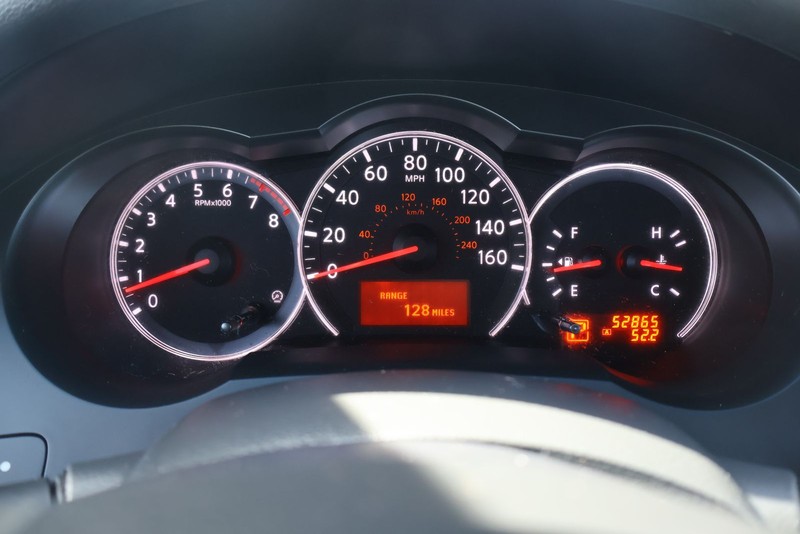 Nissan Altima Coupe Vehicle Full-screen Gallery Image 23