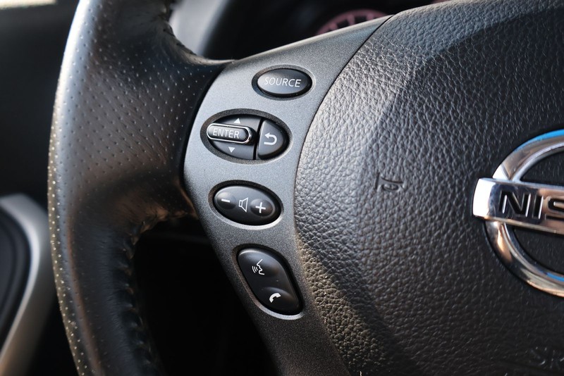 Nissan Altima Coupe Vehicle Full-screen Gallery Image 25