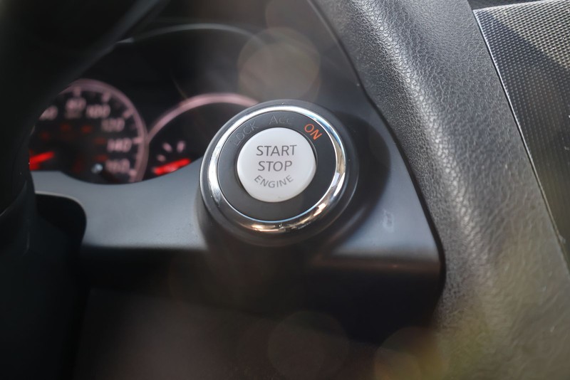 Nissan Altima Coupe Vehicle Full-screen Gallery Image 27