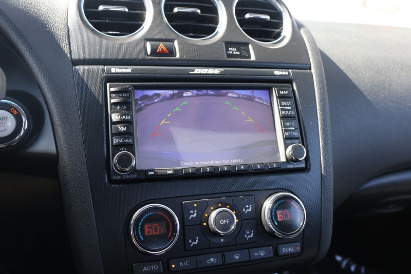 Nissan Altima Coupe Vehicle Full-screen Gallery Image 31